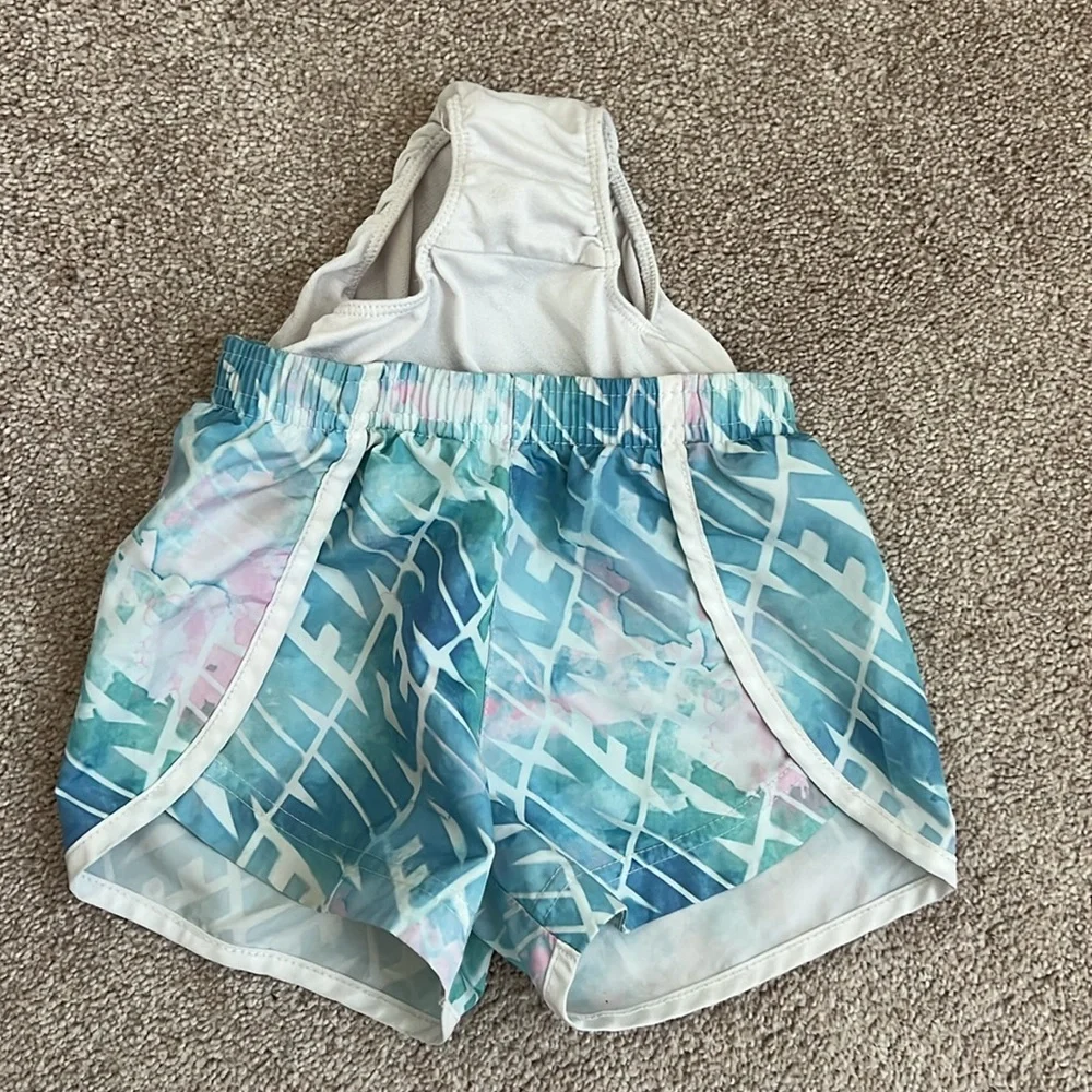 Nike Girls Running Shorts with attached liner- Size XS (4)